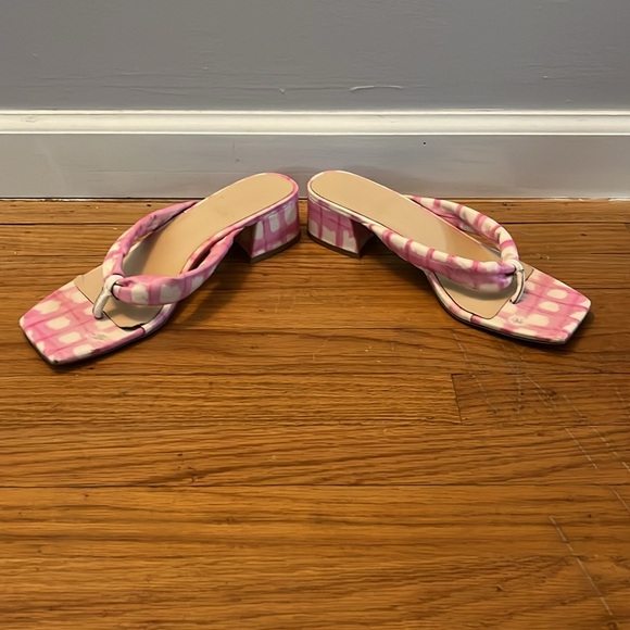Vince Camuto pink and white sandals - Picture 2 of 5